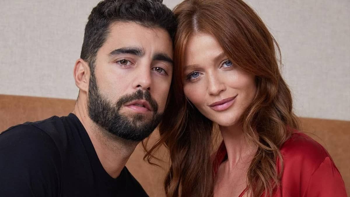Cintia Dicker, esposa de Pedro Scooby, mostra filha do casal conhecendo o mar pela primeira vez