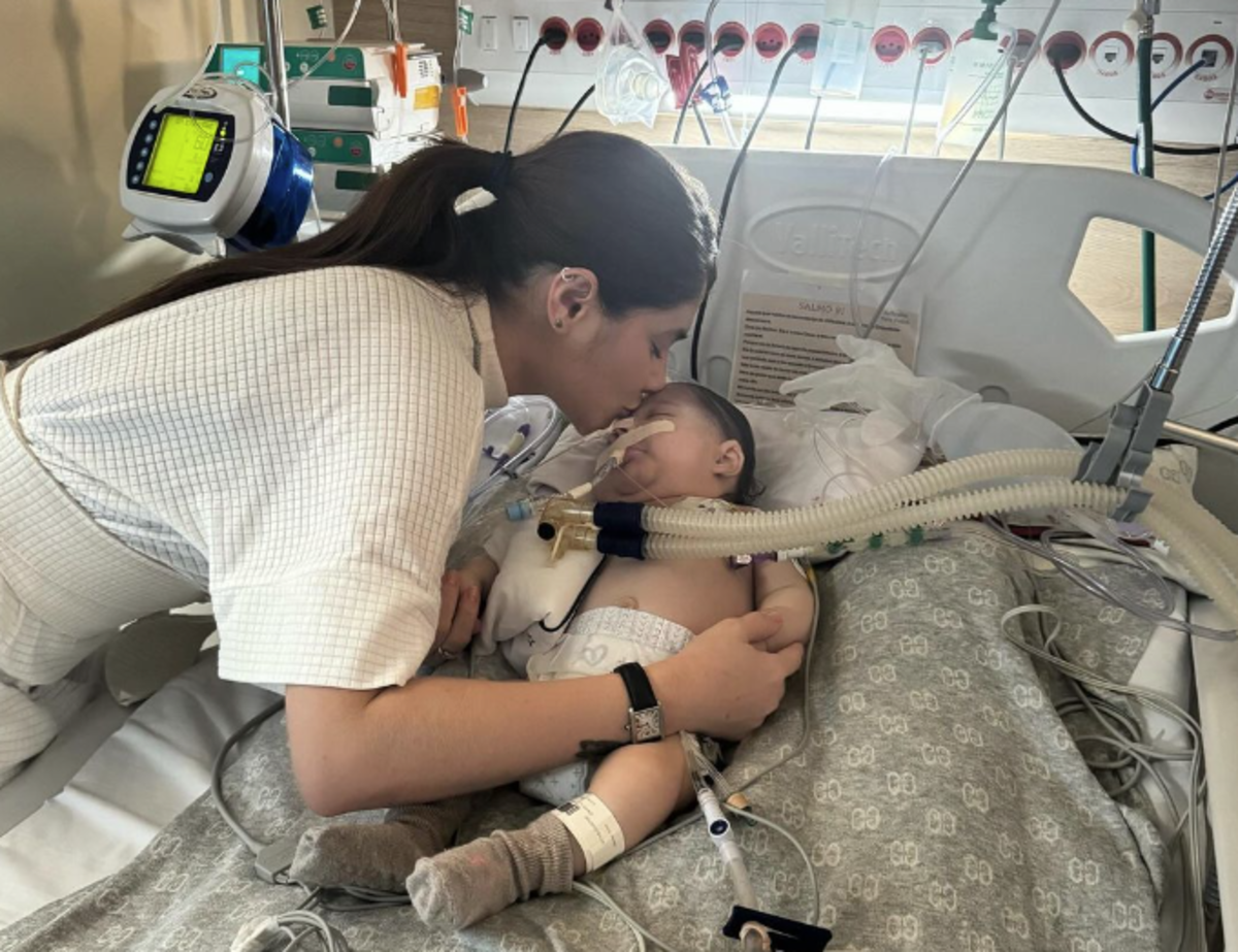 Esposa do Zé Vaqueiro desabafa sobre filho na UTI com Síndrome de Patau: 'Angústia'