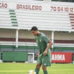 Fernando Diniz recorre a base e promove joia de R$ 370 milhões