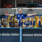Minas homenageia Nicola, que posta carta de despedida antes de apresentação em novo clube