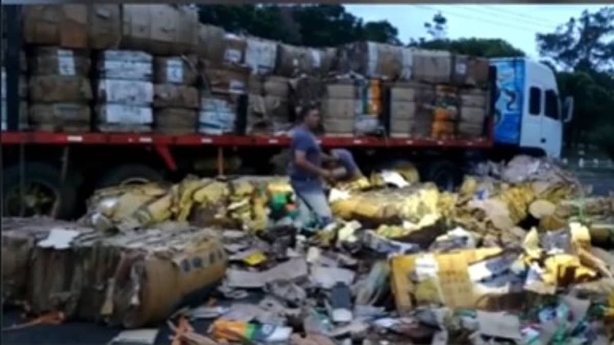 Homem é preso transportando mais de 12 toneladas de maconha em carreta