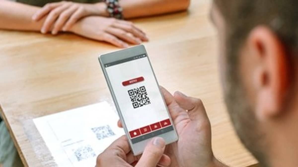 Contagem, na Grande BH, já tem lei que exige cardápio impresso e proíbe uso exclusivo do QR Code
