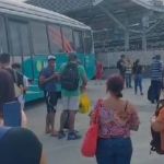 Vídeo: usuários revoltados com atrasos de ônibus fecham estação em Ribeirão das Neves 
