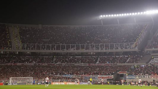 Estádio cheio em Buenos Aires para River x Fluminense