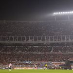 Torcida do Fluminense sofre atos racistas de argentinos; veja