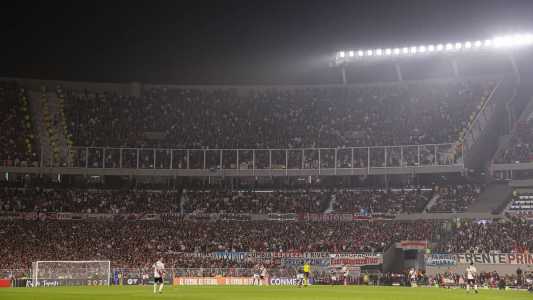 Estádio cheio em Buenos Aires para River x Fluminense