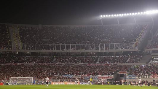 Estádio cheio em Buenos Aires para River x Fluminense