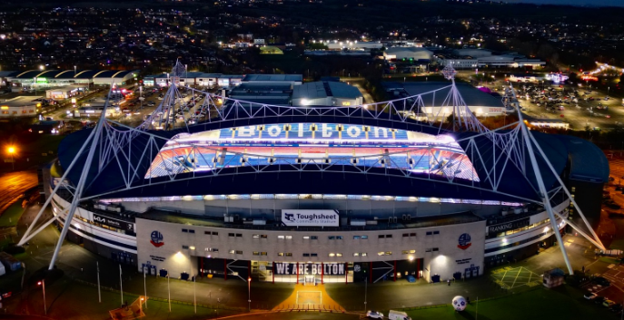 Partida na Inglaterra é suspensa após torcedor sofrer ataque cardíaco