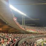 Bolsonaro vai a jogo do São Paulo sob aplausos e xingamentos de torcedores