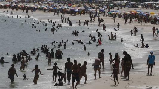 Estados banhados pelo litoral estão no alerta de calor do Inmet