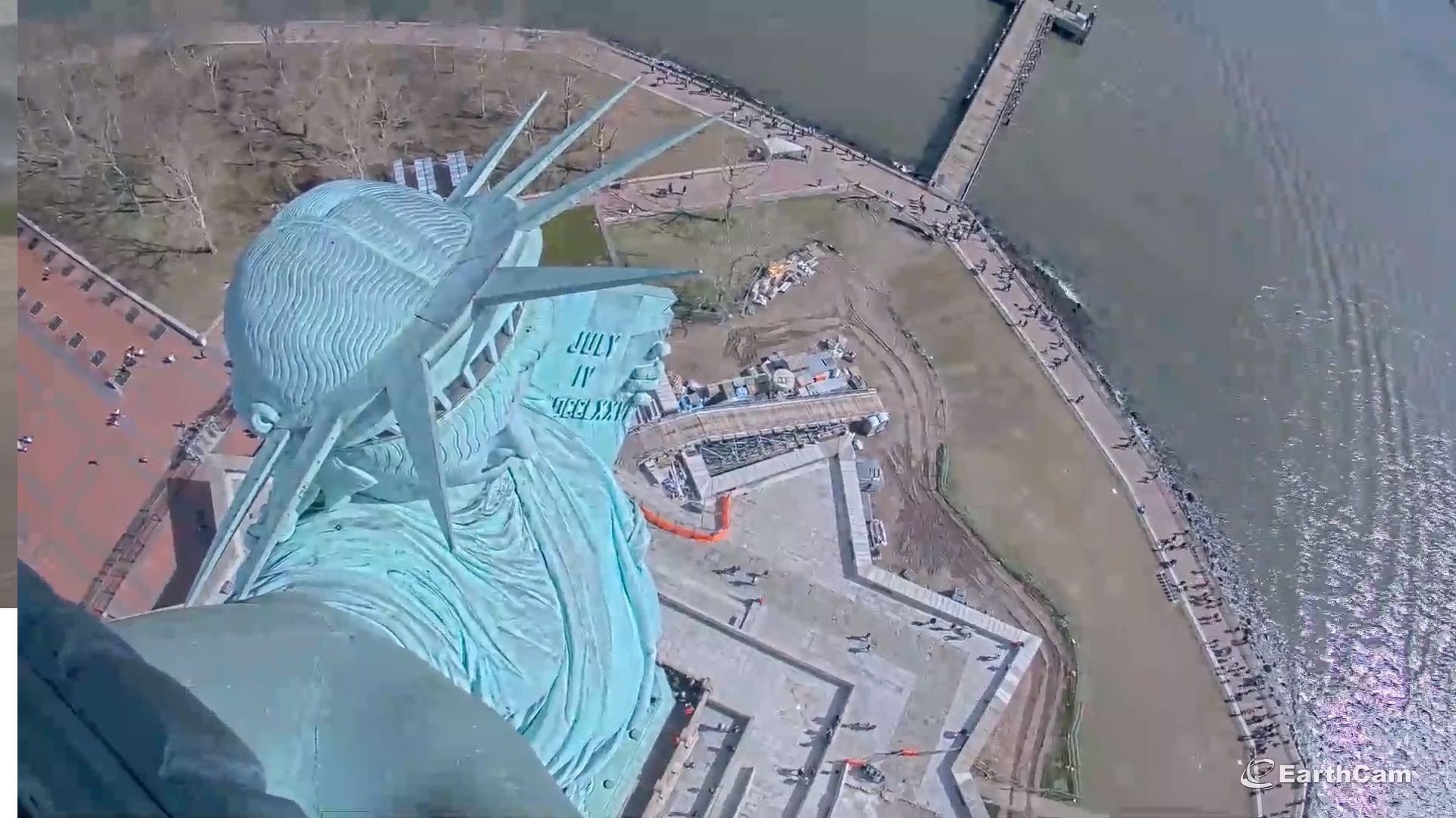 Vídeo mostra câmera da Estátua da Liberdade tremendo durante terremoto em Nova York