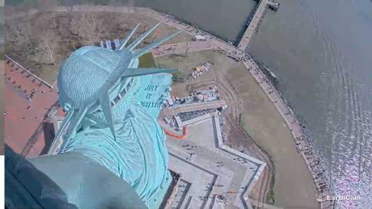 Foto mostra Estátua da Liberdade durante terremoto em Nova York