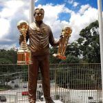 Telê Santana ganha estátua no Morumbi; mineiro é bicampeão mundial pelo São Paulo