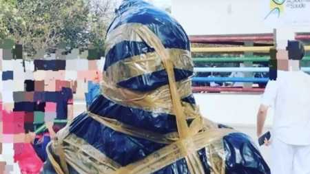 Estátua em homenagem a Daniel Alves é vandalizada no interior da Bahia