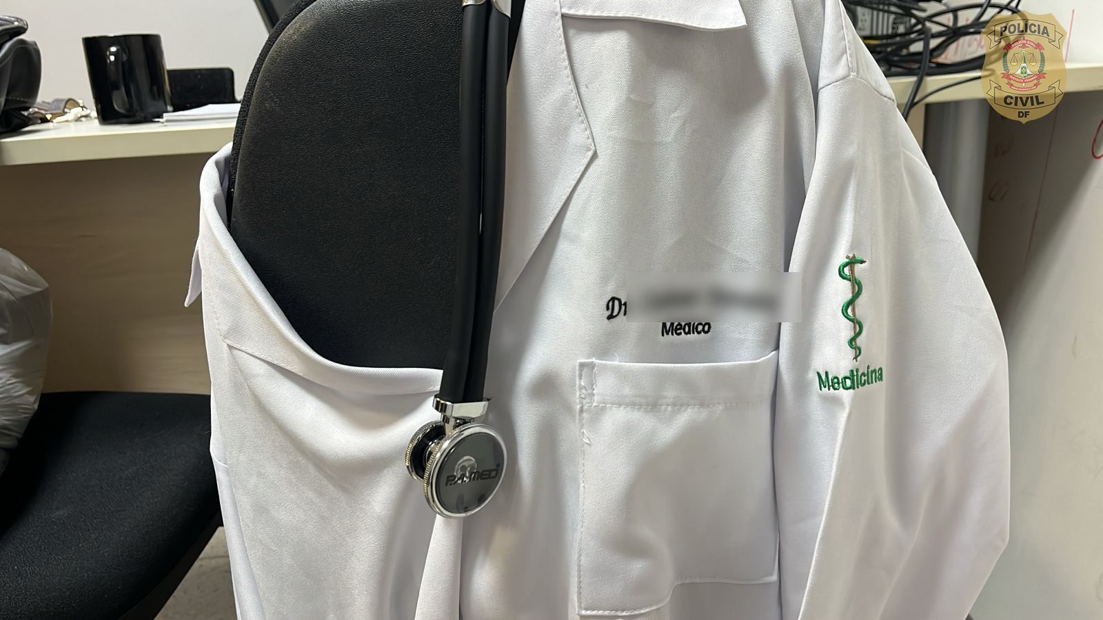 Estelionatário que matou o próprio pai fingia ser médico para cometer crimes no DF