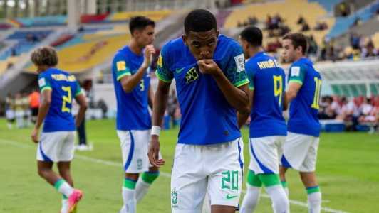 Estevão brilhou com dois gols no jogo
