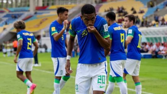 Estevão brilhou com dois gols no jogo