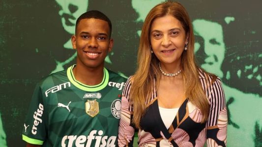 Estêvão Willian assinou contrato profissional com o Palmeiras por três anos