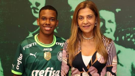 Estêvão Willian assinou contrato profissional com o Palmeiras por três anos