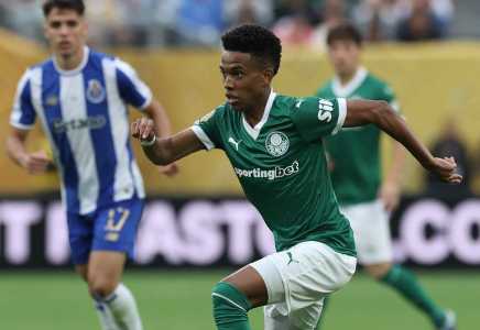 Estêvão em ação pelo Palmeiras contra o Porto no Mundial de Clubes da Fifa 2025