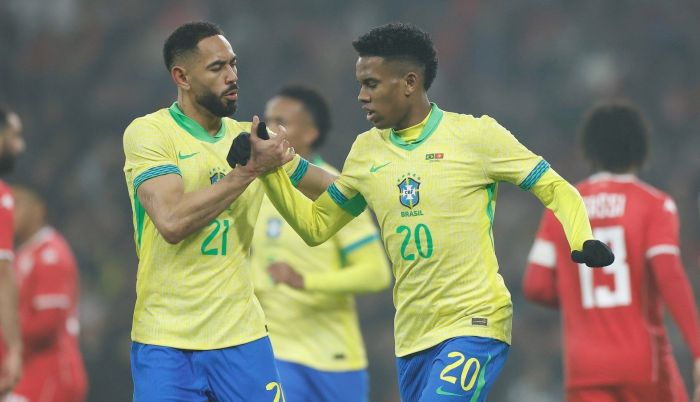 Estêvão comemora gol em Brasil 1 x 1 Tunísia, em 18 de novembro de 2025