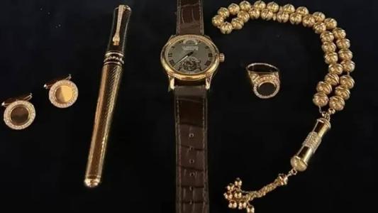 Estojo que teria sido recebido por Michelle continha relógio, caneta, anel, abotoaduras e rosário islâmico