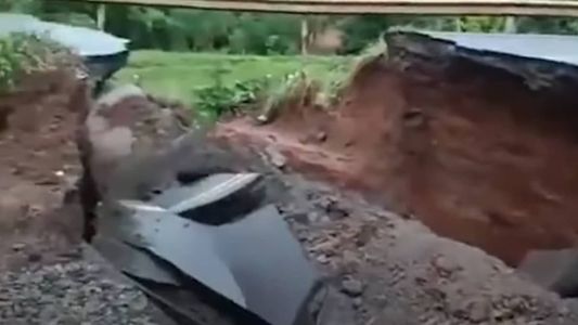 Estrada foi engolida pela chuva forte