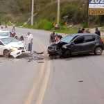 Vídeo: Vídeo: carros batem de frente na BR-356 em Ouro Preto e motoristas ficam feridos