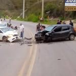 Vídeo: Vídeo: carros batem de frente na BR-356 em Ouro Preto e motoristas ficam feridos