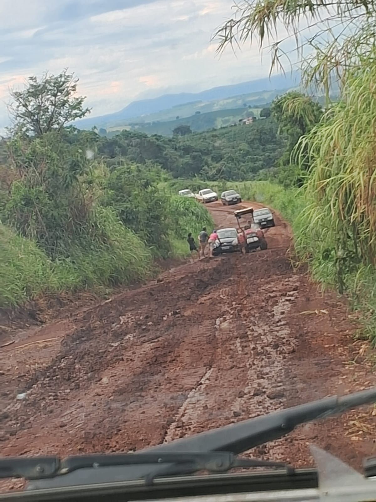 Prefeitura de Elói Mendes busca ajuda de proprietários rurais para reparar as estradas