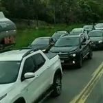Tarde de domingo é de trânsito congestionado na volta do feriadão
