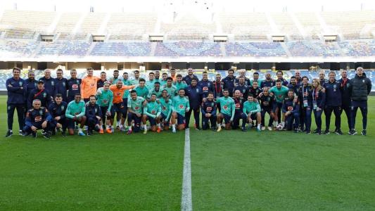 Estreia da Seleção Brasileira após a Copa do Mundo é destaque na programação deste sábado (25)