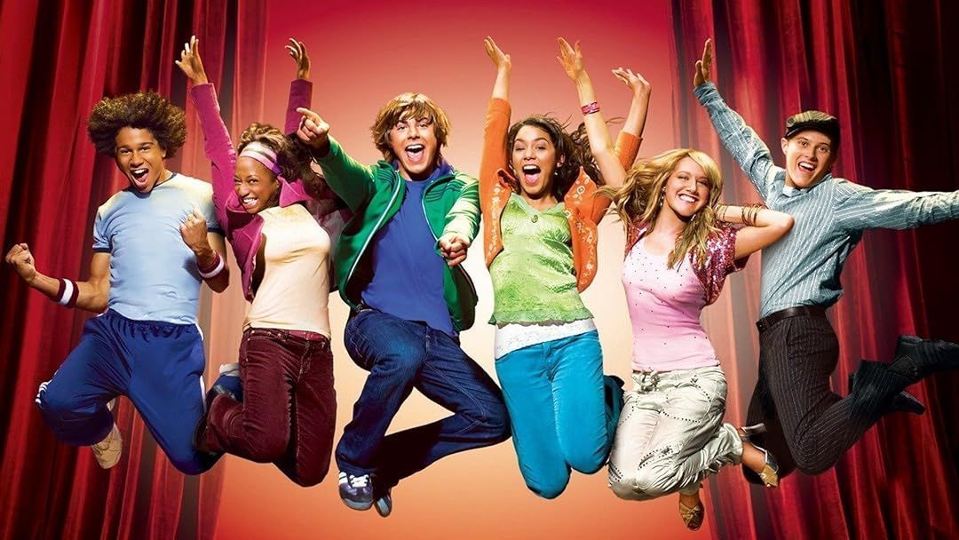 Estrela de High School Musical é hospitalizada após incidente em piscina