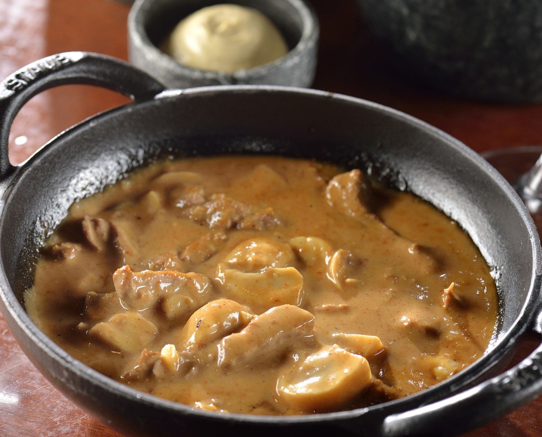 Estrogonofe de carne especial e simples é receita perfeita para férias