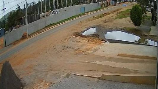 Estrutura de obra desaba e mata uma pessoa na Bahia; veja vídeo