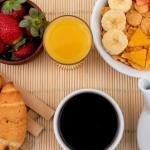 Estudo aponta que café da manhã ajuda a proteger contra doenças cardiovasculares; entenda