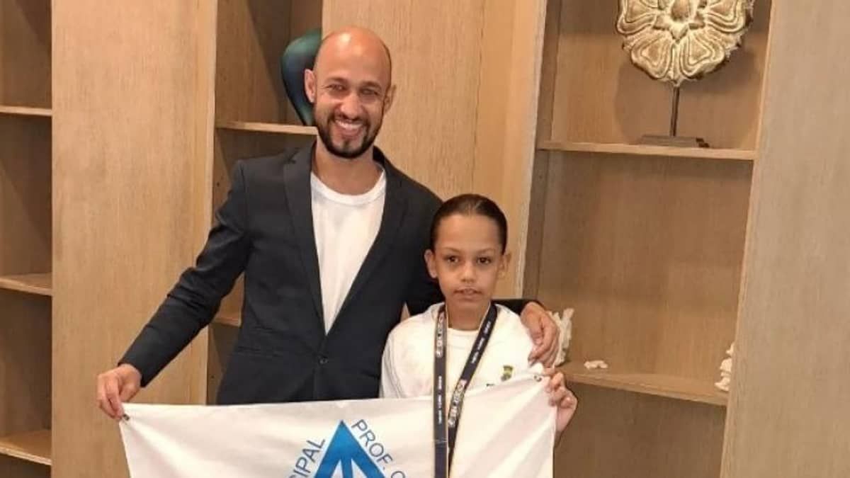 Aluna de escola municipal de BH é premiada em Olimpíada de Matemática nos EUA