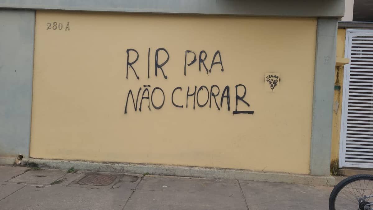 Estudante é suspeito de pichar imóveis tombados em Minas: ‘rir pra não chorar’