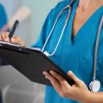 Faculdade indeniza aluna em R$ 10 mil por cancelar curso de enfermagem em Minas 