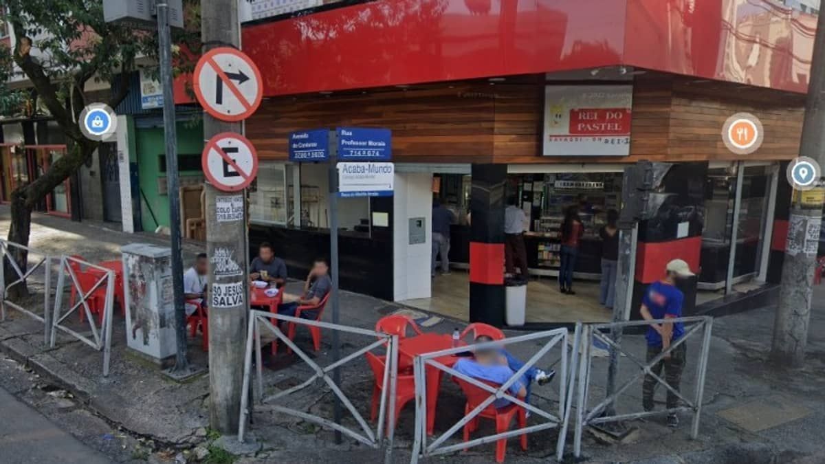 Trio promete passar 48 horas no Rei do Pastel, comer todo o cardápio e não tomar banho; conta pode ultrapassar R$ 2.000