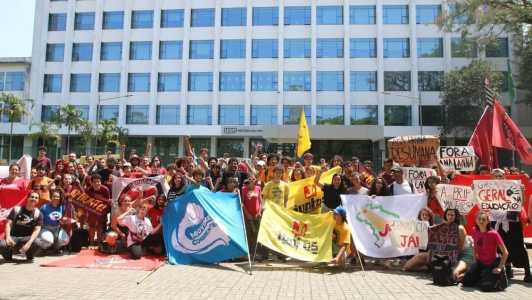 Estudantes estão em greve por falta de professores na USP