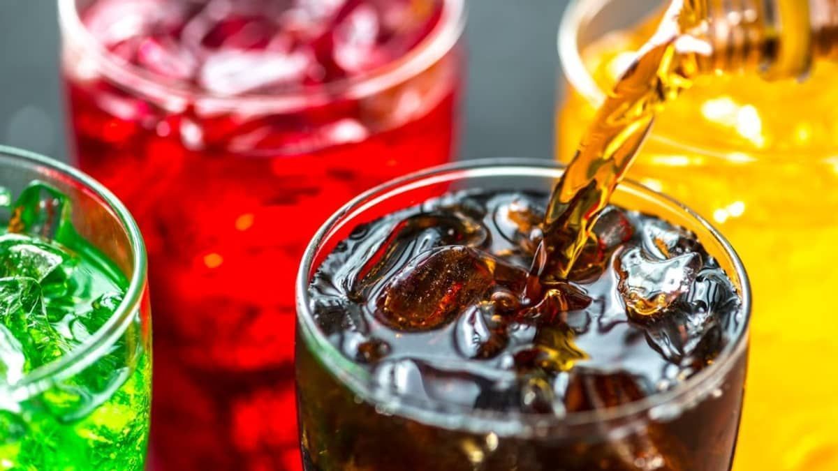 Bebidas açucaradas podem estar ligadas ao surgimento de câncer no fígado e cirrose em mulheres