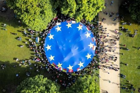 Bruxelas tem sempre presente a necessidade de algum grau de costura no âmbito da comunidade dos 27 países que representa