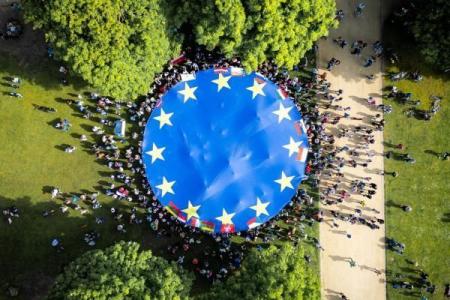 Bruxelas tem sempre presente a necessidade de algum grau de costura no âmbito da comunidade dos 27 países que representa
