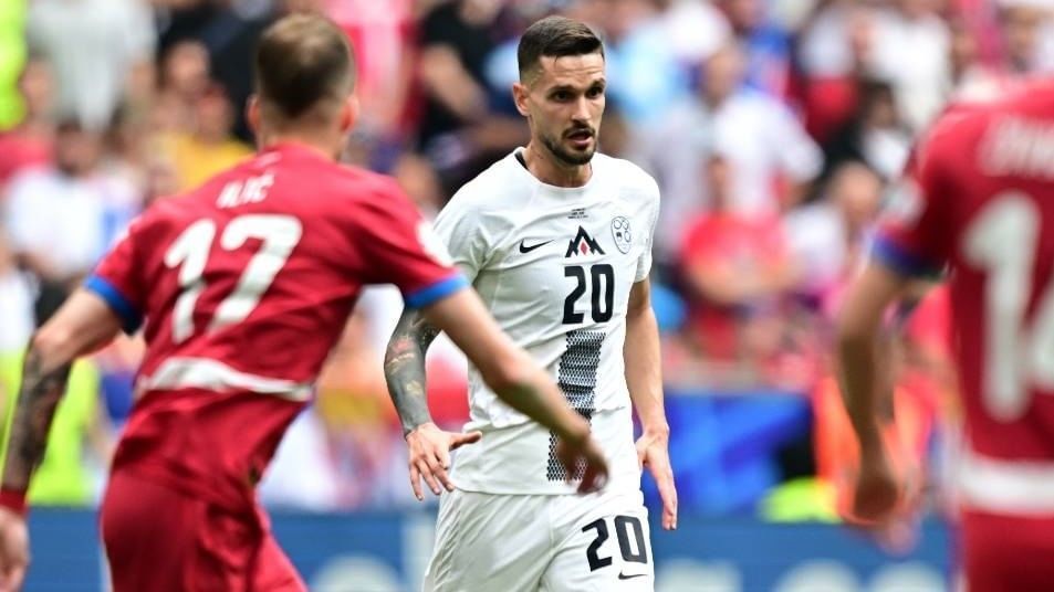Sérvia marca nos acréscimos e empata com Eslovênia pela Eurocopa