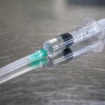 EUA aprova primeira vacina do mundo contra bronquiolite