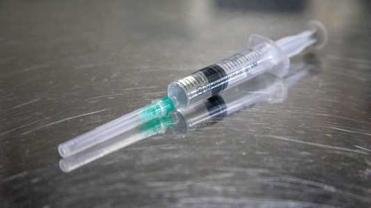 EUA aprova primeira vacina contra bronquiolite do mundo