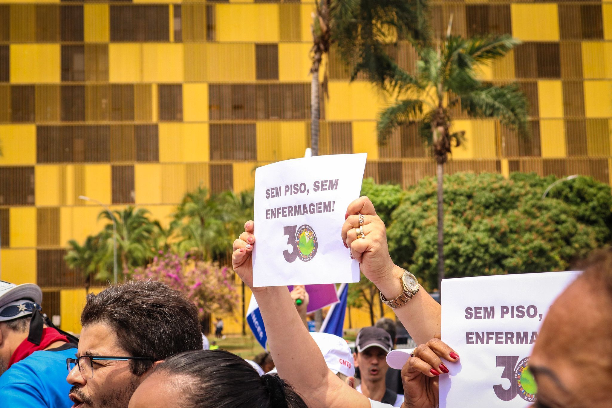 Projeto que diminui prazo para pagamento do piso da enfermagem em BH avança na Câmara