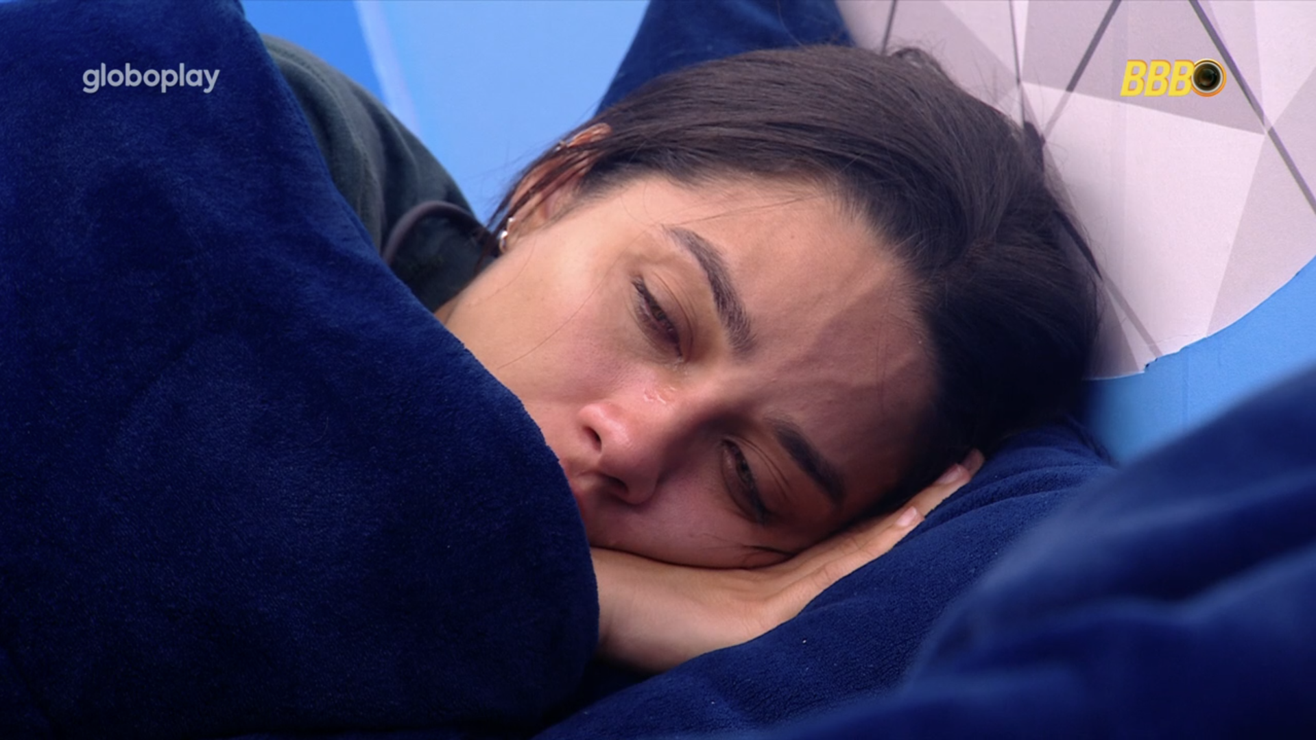 Eva tem crise de choro após saída de Renata do BBB 25