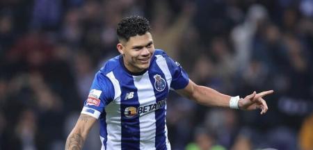 Evanilson joga atualmente no Porto-POR